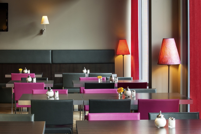 Imagen del bar/restaurante del Hotel Novotel Suites Berlin City Potsdamer Platz. Foto 12