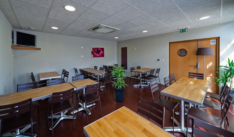 Imagen de los interiores del Hotel Novotel Suites Clermont Ferrand Polydome. Foto 15