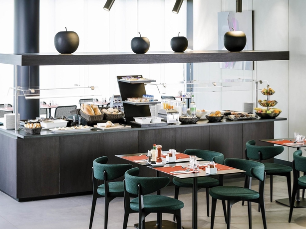 Imagen del bar/restaurante del Hotel Novotel Suites Geneve Aeroport. Foto 8