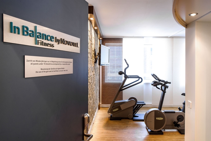 Imagen de los interiores del Hotel Novotel Suites Hamburg City. Foto 16