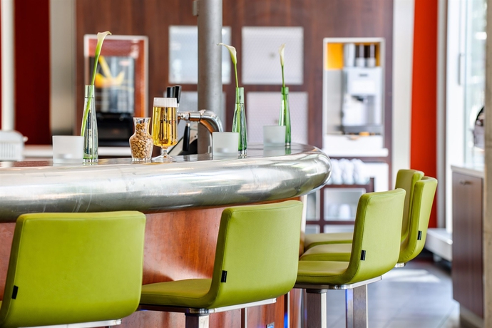 Imagen del bar/restaurante del Hotel Novotel Suites Hamburg City. Foto 10