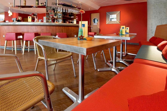 Imagen del bar/restaurante del Hotel Novotel Suites Hannover. Foto 9