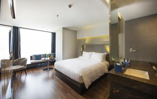 Imagen de la habitación del Hotel Novotel Suites Hanoi. Foto 7