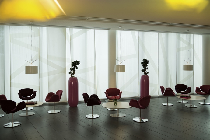 Imagen de los interiores del Hotel Novotel Suites Luxembourg. Foto 8