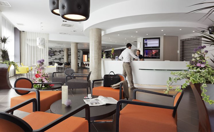 Imagen de los interiores del Hotel Novotel Suites Malaga Centro. Foto 15