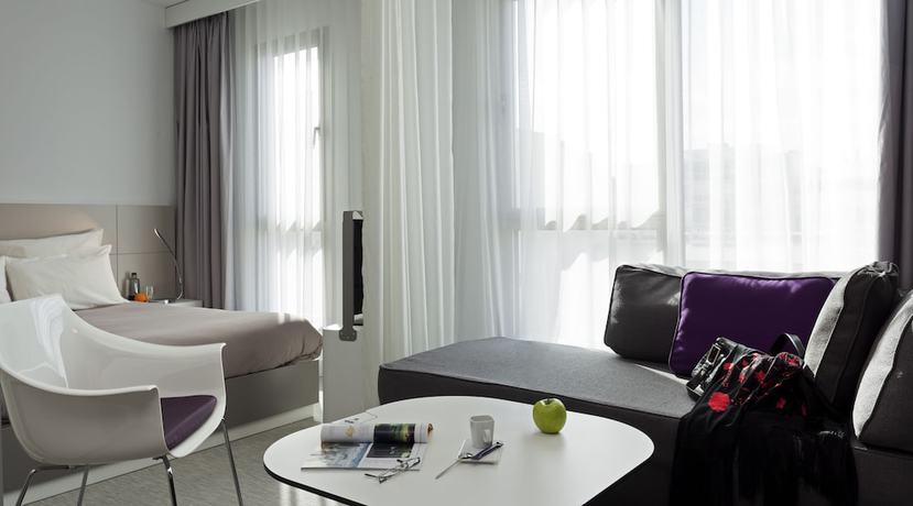 Imagen de la habitación del Hotel Novotel Suites Malaga Centro. Foto 10