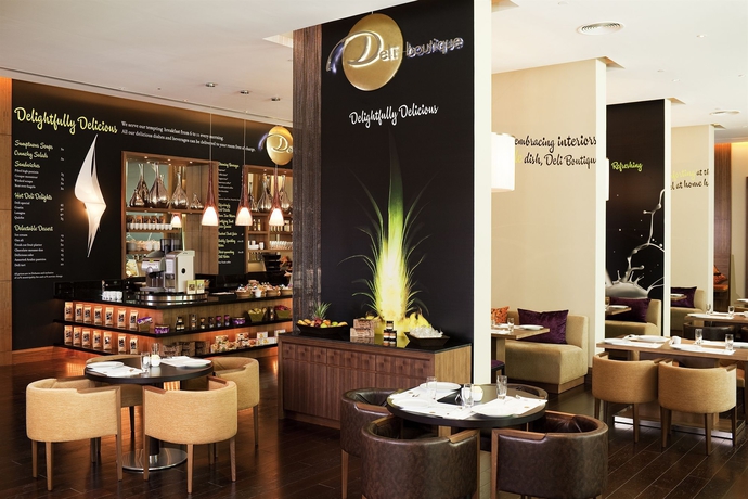 Imagen del bar/restaurante del Hotel Novotel Suites Mall Avenue Dubai. Foto 5