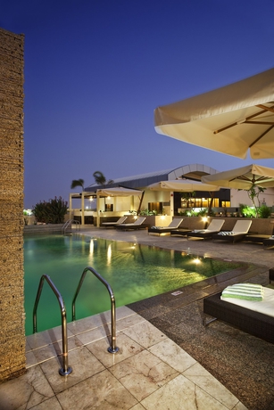 Imagen de la piscina del Hotel Novotel Suites Mall Avenue Dubai. Foto 13