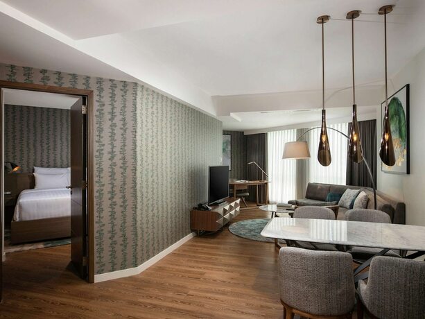 Imagen de la habitación del Hotel Novotel Suites Manila At Acqua. Foto 18