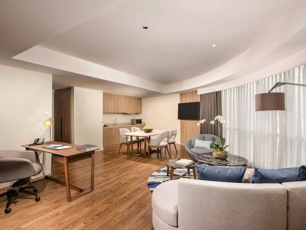 Imagen de la habitación del Hotel Novotel Suites Manila At Acqua. Foto 27