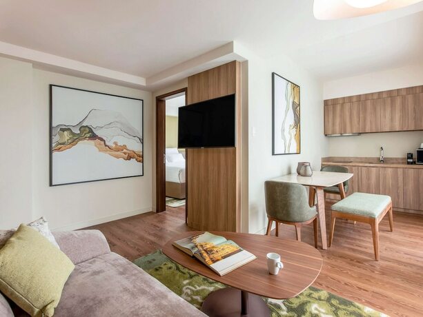 Imagen de la habitación del Hotel Novotel Suites Manila At Acqua. Foto 32