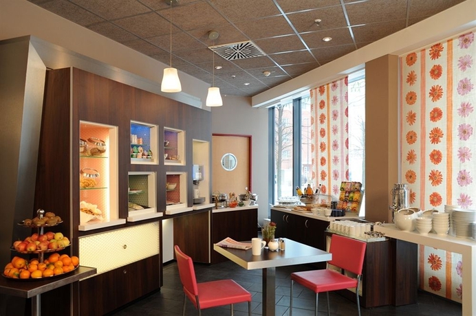 Imagen del bar/restaurante del Hotel Novotel Suites München Parkstadt Schwabing. Foto 8