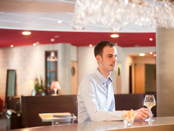 Imagen del bar/restaurante del Hotel Novotel Suites Nancy Centre. Foto 8