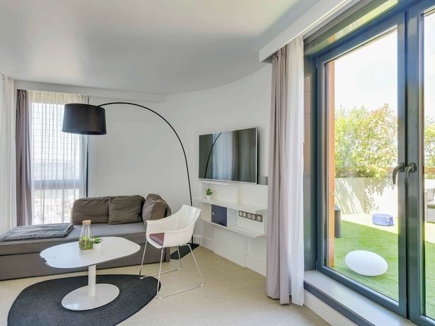 Imagen de la habitación del Hotel Novotel Suites Paris Issy Les Moulineaux. Foto 15