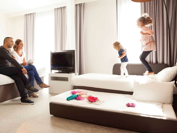 Imagen de la habitación del Hotel Novotel Suites Paris Issy Les Moulineaux. Foto 16