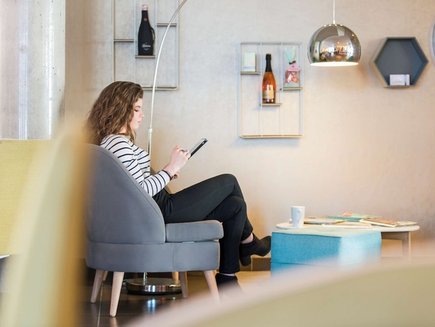 Imagen de los interiores del Hotel Novotel Suites Reims Centre. Foto 16