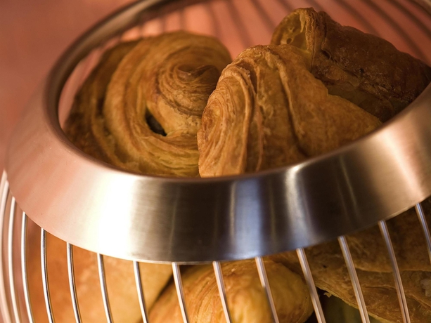 Imagen del bar/restaurante del Hotel Novotel Suites Rouen Normandie. Foto 2