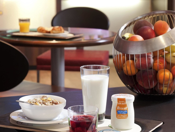 Imagen del bar/restaurante del Hotel Novotel Suites Rouen Normandie. Foto 5