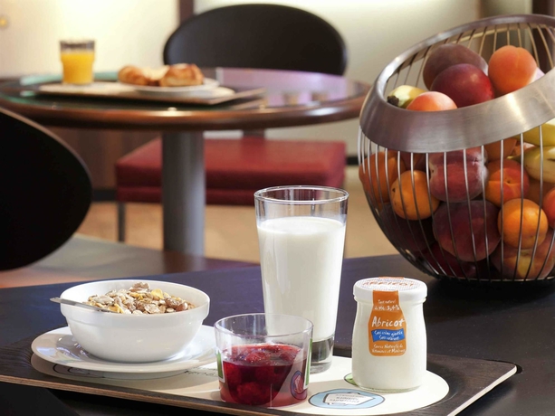 Imagen del bar/restaurante del Hotel Novotel Suites Rouen Normandie. Foto 6