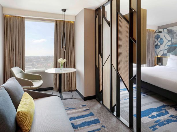 Imagen de la habitación del Hotel Novotel Suites Yogyakarta Malioboro. Foto 7