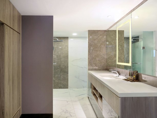 Imagen de la habitación del Hotel Novotel Suites Yogyakarta Malioboro. Foto 14
