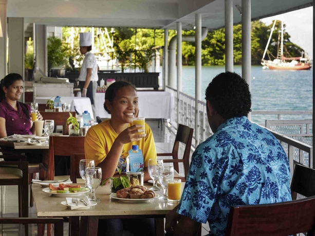 Imagen del bar/restaurante del Hotel Novotel Suva Lami Bay. Foto 4