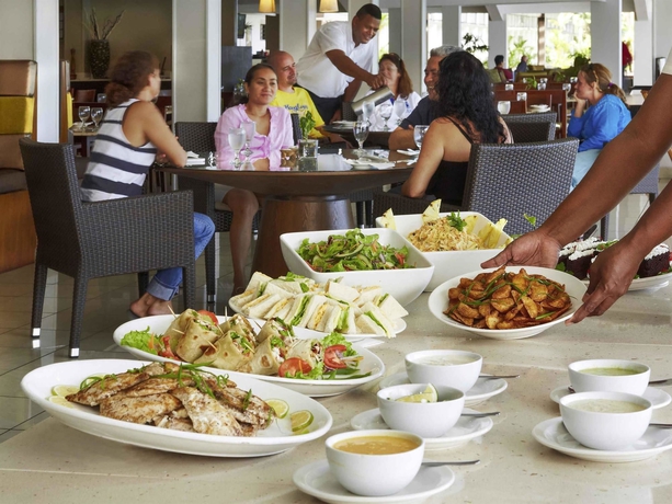 Imagen del bar/restaurante del Hotel Novotel Suva Lami Bay. Foto 5