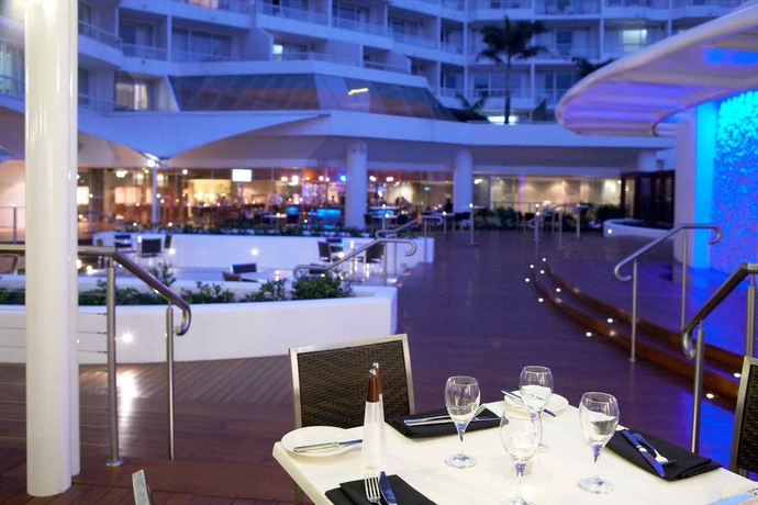 Imagen del bar/restaurante del Hotel Novotel Sydney Brighton Beach. Foto 8