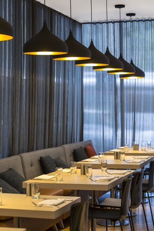Imagen del bar/restaurante del Hotel Novotel Sydney City Centre. Foto 4