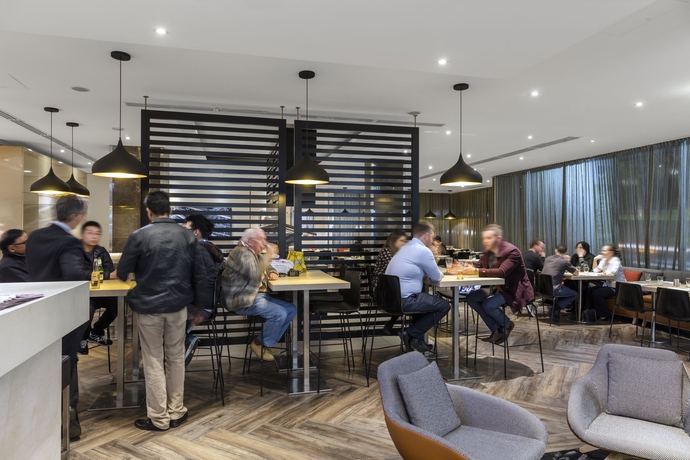 Imagen del bar/restaurante del Hotel Novotel Sydney City Centre. Foto 6