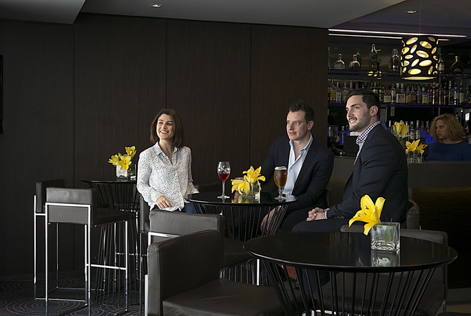 Imagen del bar/restaurante del Hotel Novotel Sydney Parramatta. Foto 3