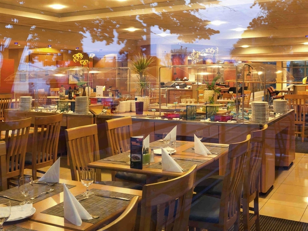 Imagen del bar/restaurante del Hotel Novotel Szeged. Foto 7