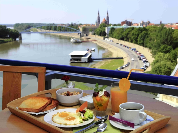 Imagen del bar/restaurante del Hotel Novotel Szeged. Foto 9