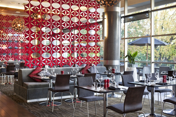 Imagen del bar/restaurante del Hotel Novotel Tainui Hamilton. Foto 2