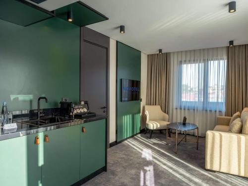 Imagen de la habitación del Hotel Novotel Tbilisi Center. Foto 19