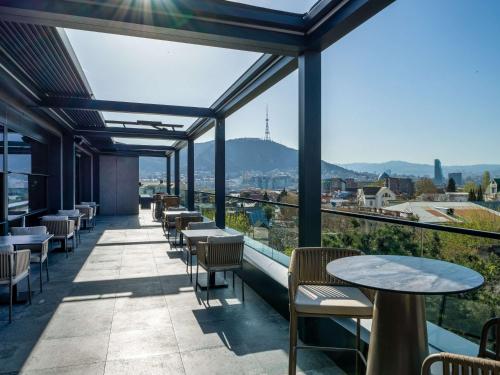 Imagen general del Hotel Novotel Tbilisi Center. Foto 13