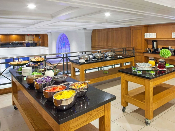 Imagen de los interiores del Hotel Novotel Toronto Centre. Foto 12