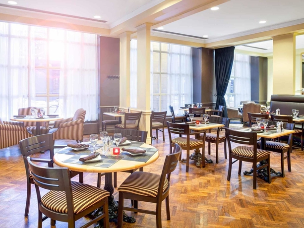 Imagen del bar/restaurante del Hotel Novotel Toronto Centre. Foto 7