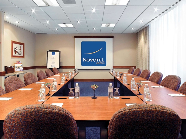 Imagen de los interiores del Hotel Novotel Toronto North York. Foto 14