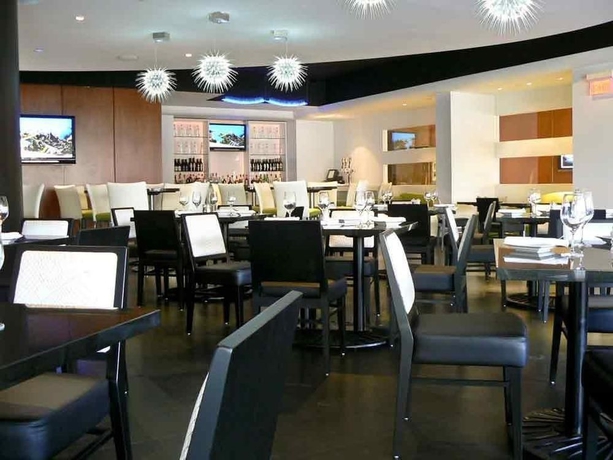 Imagen del bar/restaurante del Hotel Novotel Toronto North York. Foto 6