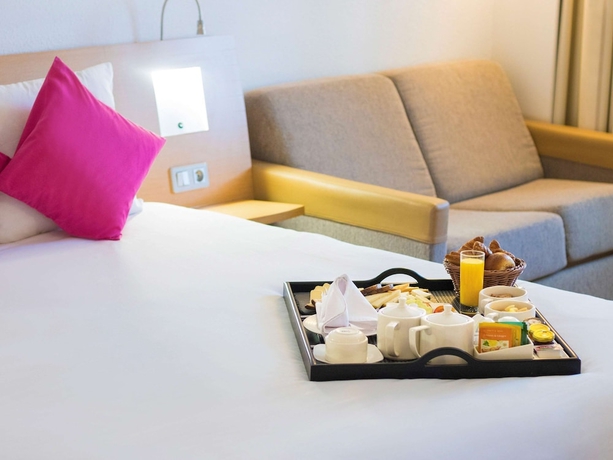 Imagen de la habitación del Hotel Novotel Tunis. Foto 6