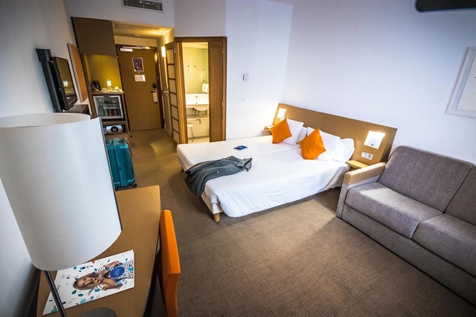 Imagen de la habitación del Hotel Novotel Tunis. Foto 9