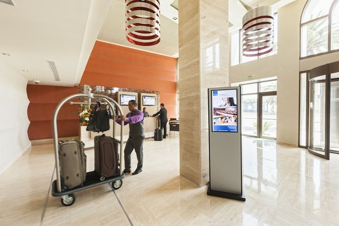 Imagen de los interiores del Hotel Novotel Tunis. Foto 17