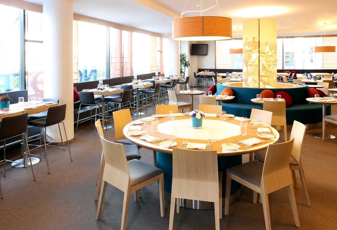 Imagen del bar/restaurante del Hotel Novotel Vilnius Centre. Foto 9