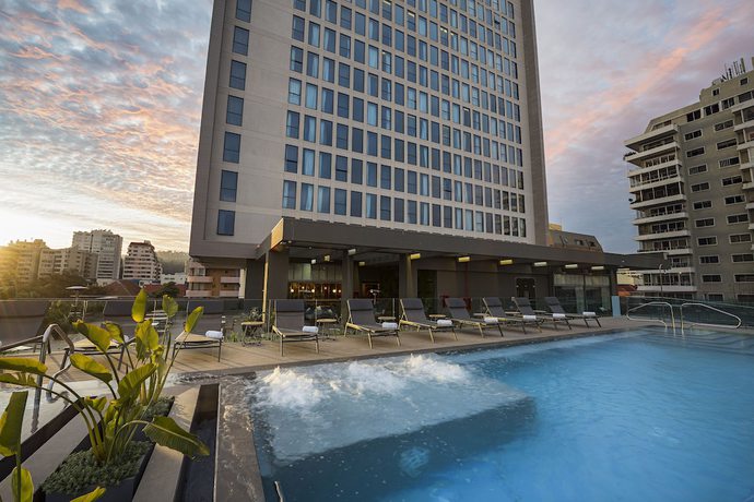 Imagen de la piscina del Hotel Novotel Viña Del Mar. Foto 17
