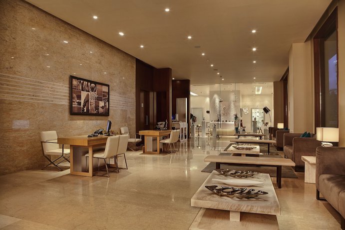 Imagen del bar/restaurante del Hotel Novotel Visakhapatnam Varun Beach. Foto 2