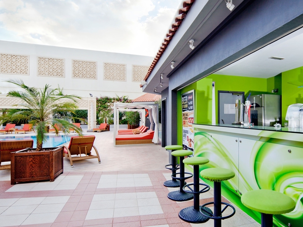 Imagen del bar/restaurante del Hotel Novotel World Trade Centre. Foto 8