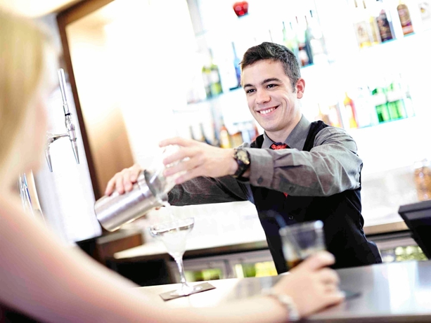 Imagen del bar/restaurante del Hotel Novotel York Centre. Foto 5