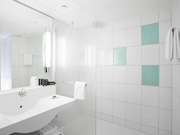 Imagen de la habitación del Hotel Novotel Zurich Airport Messe. Foto 10