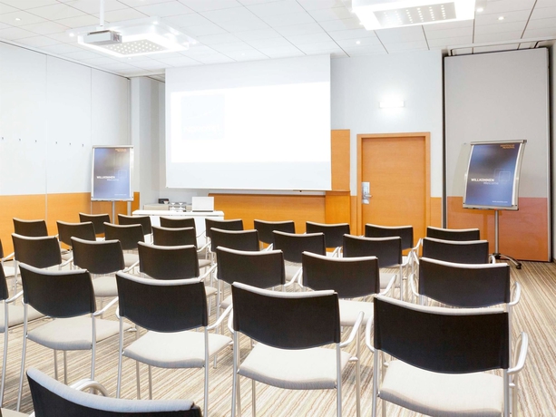 Imagen de los interiores del Hotel Novotel Zurich Airport Messe. Foto 14